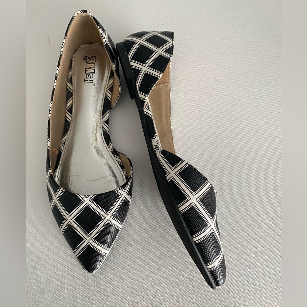 Brash Black/White  Pointed Toe Flats 7.5